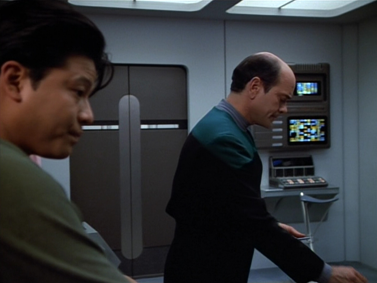 extant_StarTrek_VOY_4x13-WakingMoments_01899.jpg