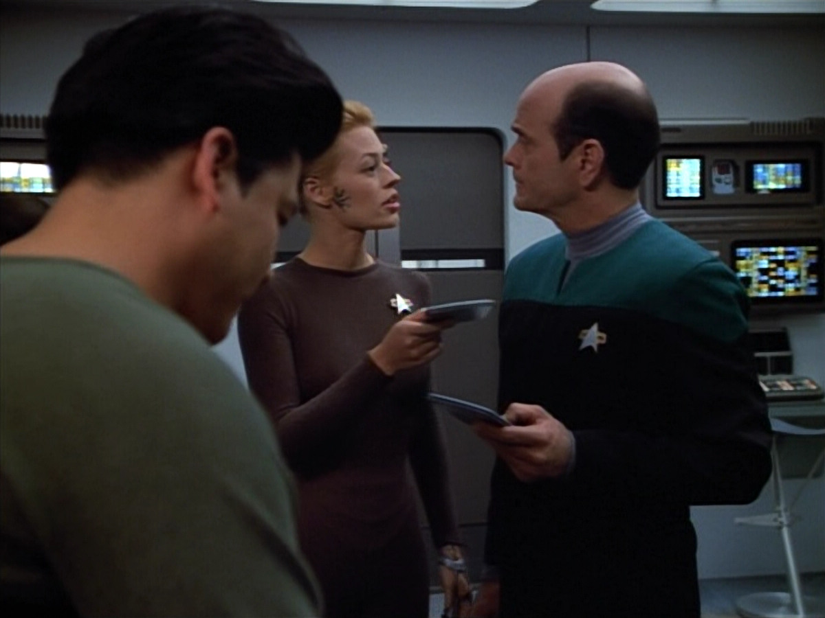 extant_StarTrek_VOY_4x13-WakingMoments_01927.jpg