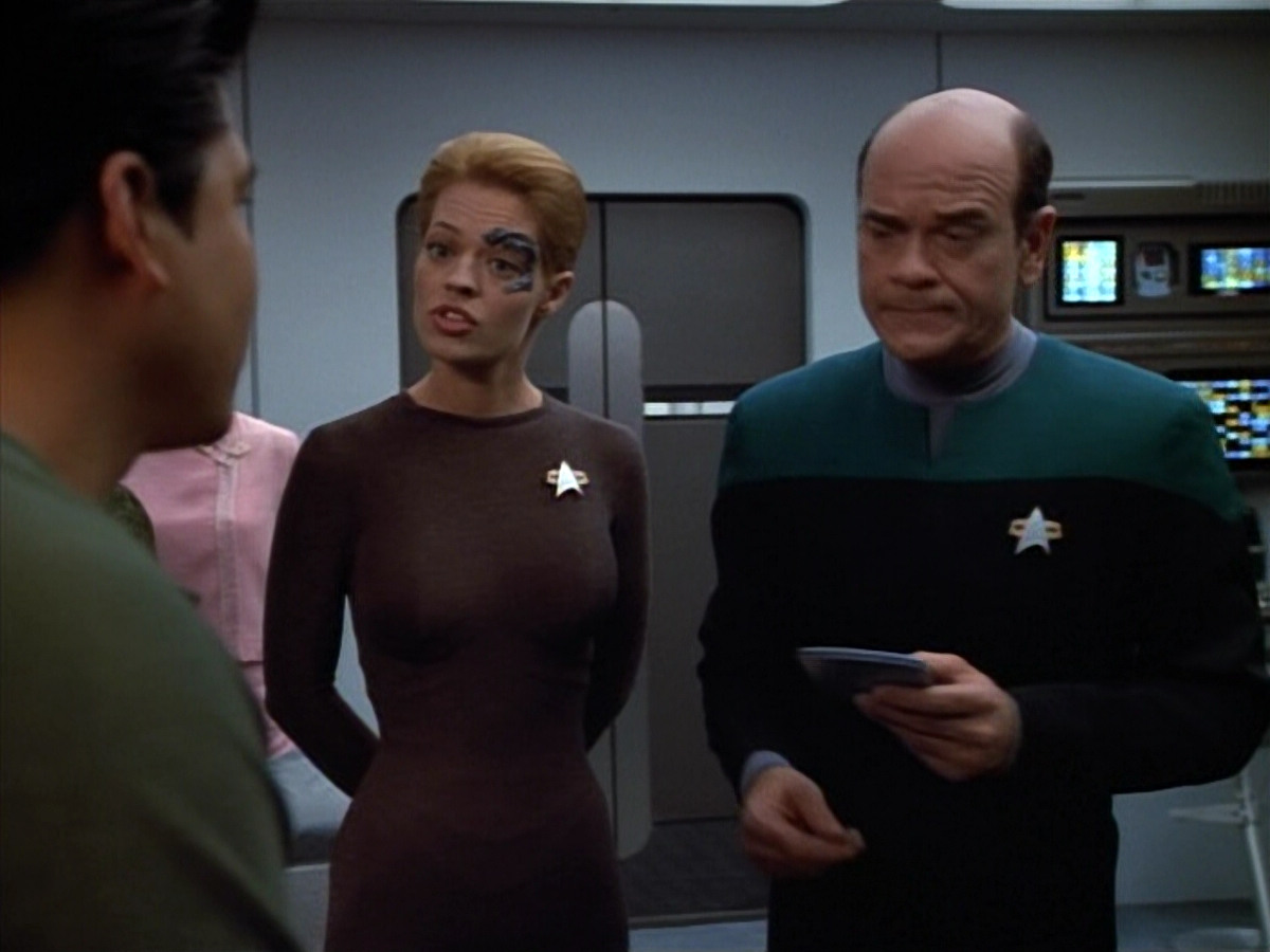 extant_StarTrek_VOY_4x13-WakingMoments_01940.jpg