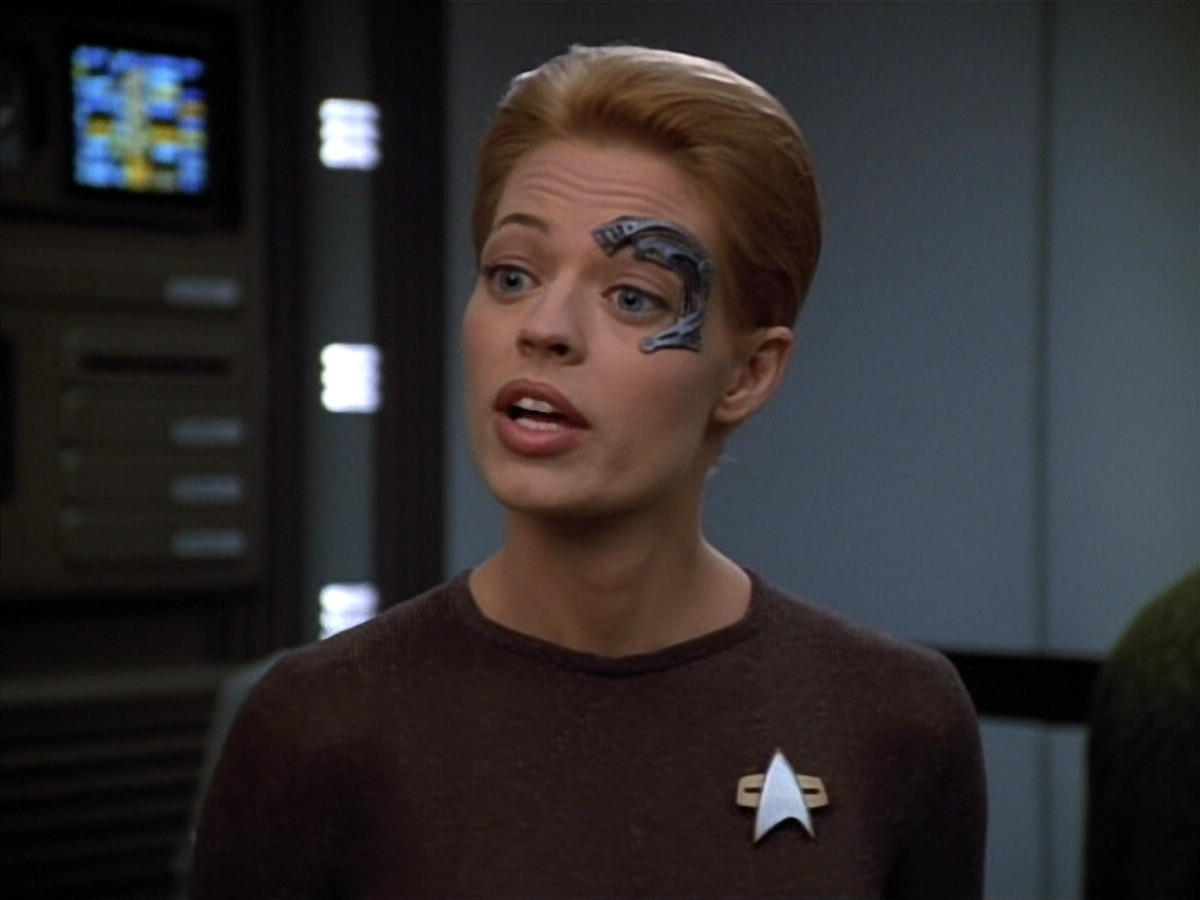 extant_StarTrek_VOY_4x13-WakingMoments_01957.jpg