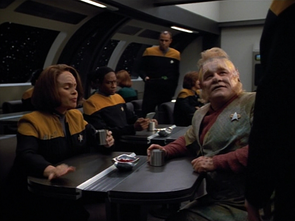 extant_StarTrek_VOY_4x13-WakingMoments_02034.jpg