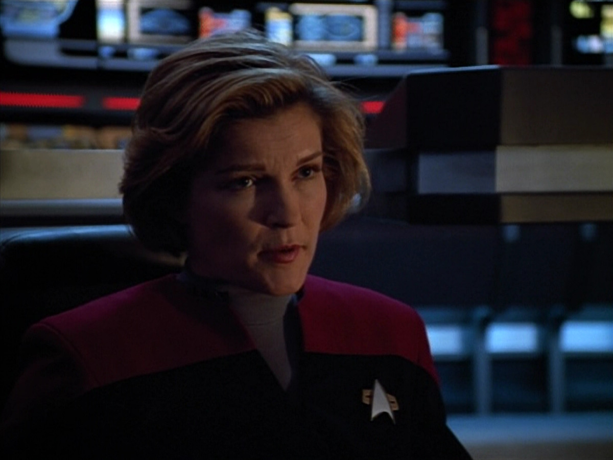extant_StarTrek_VOY_4x13-WakingMoments_02115.jpg