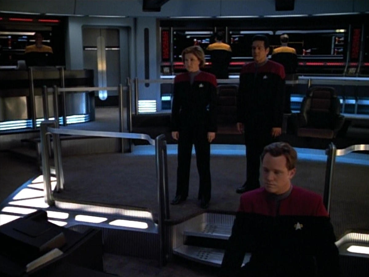 extant_StarTrek_VOY_4x13-WakingMoments_02233.jpg