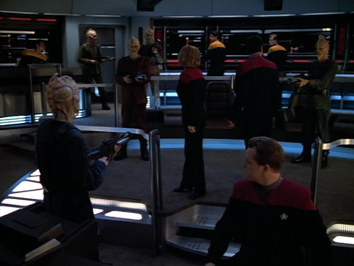 extant_StarTrek_VOY_4x13-WakingMoments_02235.jpg