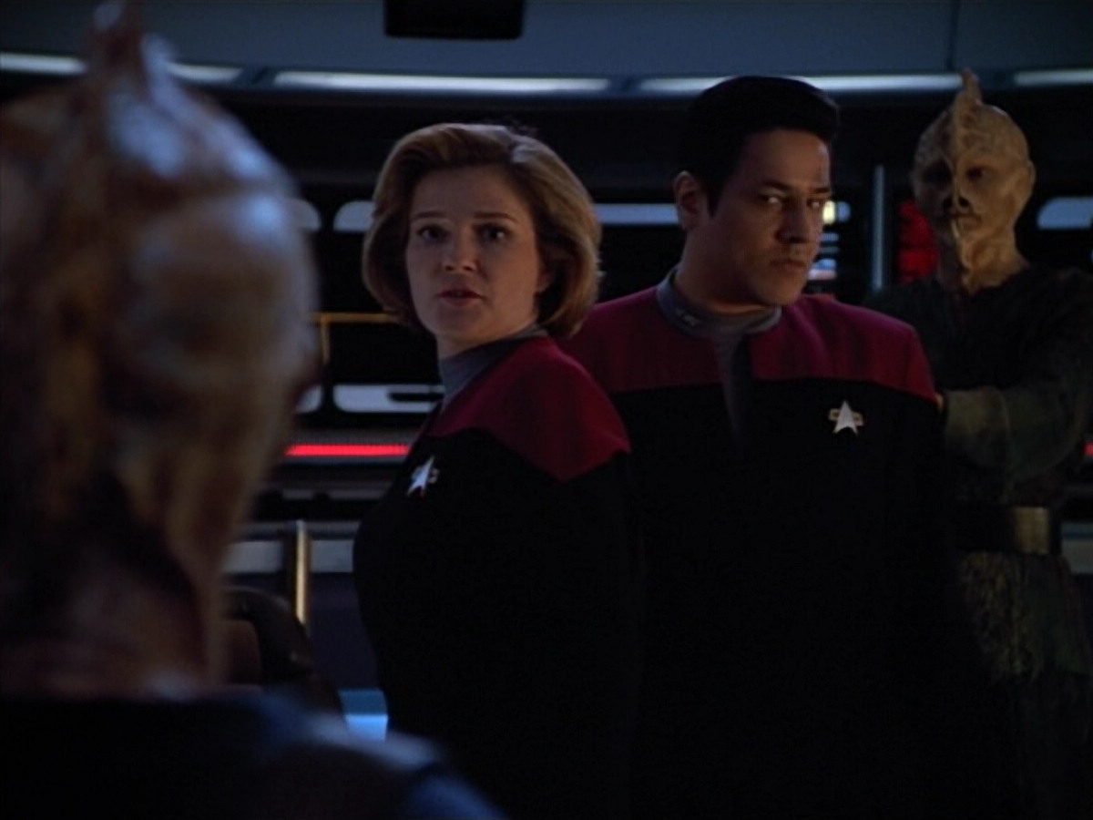 extant_StarTrek_VOY_4x13-WakingMoments_02246.jpg