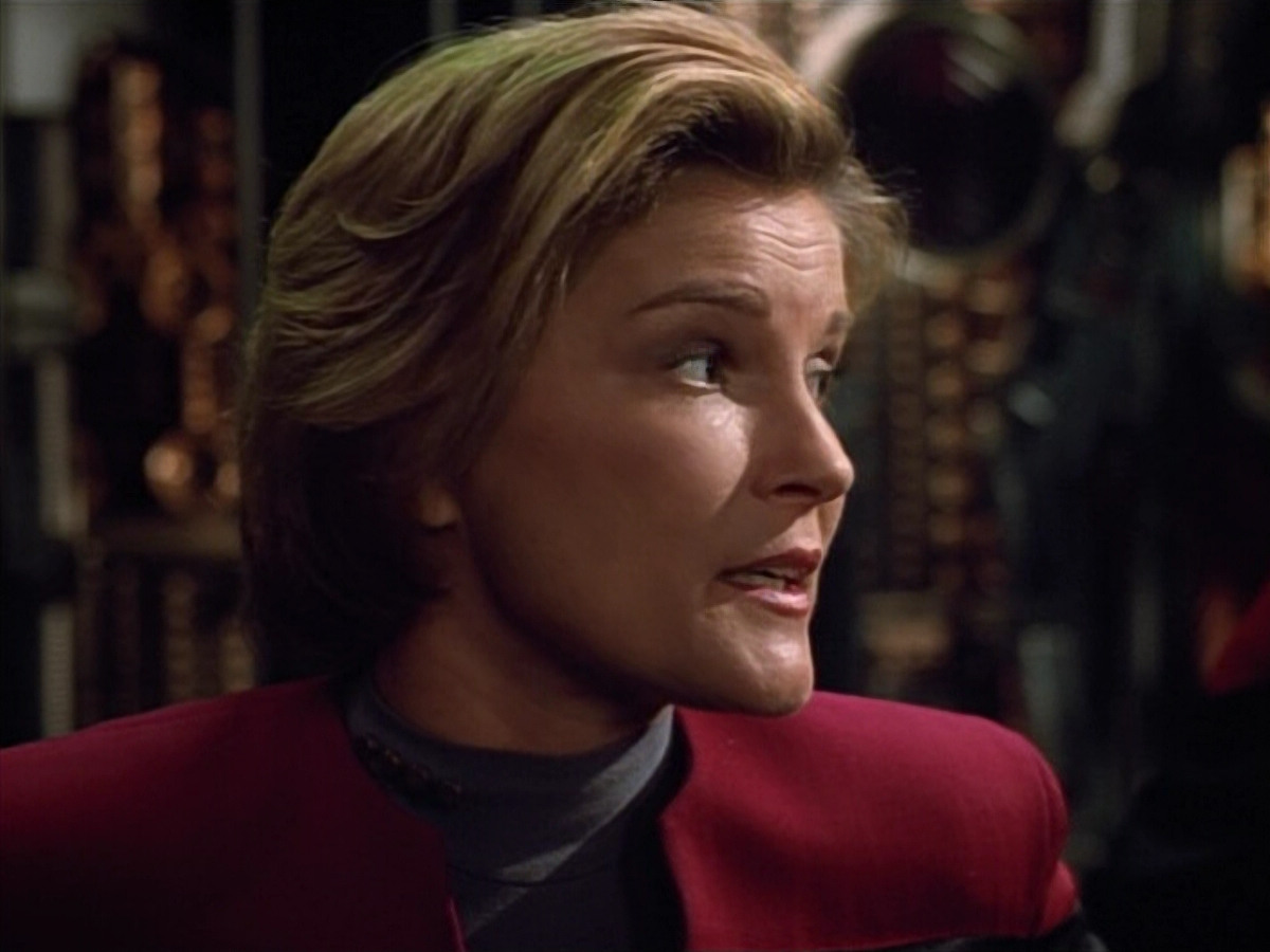extant_StarTrek_VOY_4x13-WakingMoments_02314.jpg