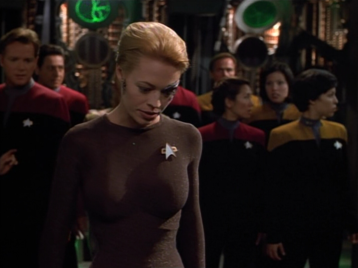 extant_StarTrek_VOY_4x13-WakingMoments_02340.jpg