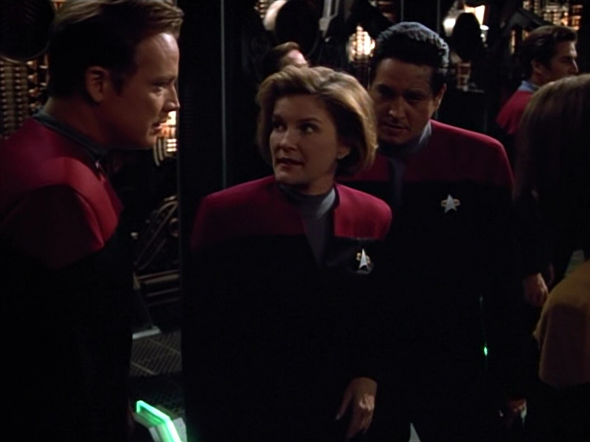 extant_StarTrek_VOY_4x13-WakingMoments_02368.jpg