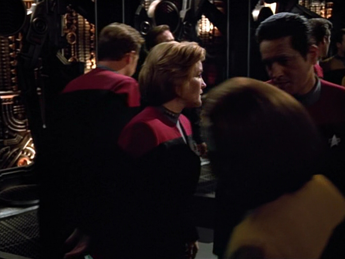 extant_StarTrek_VOY_4x13-WakingMoments_02370.jpg