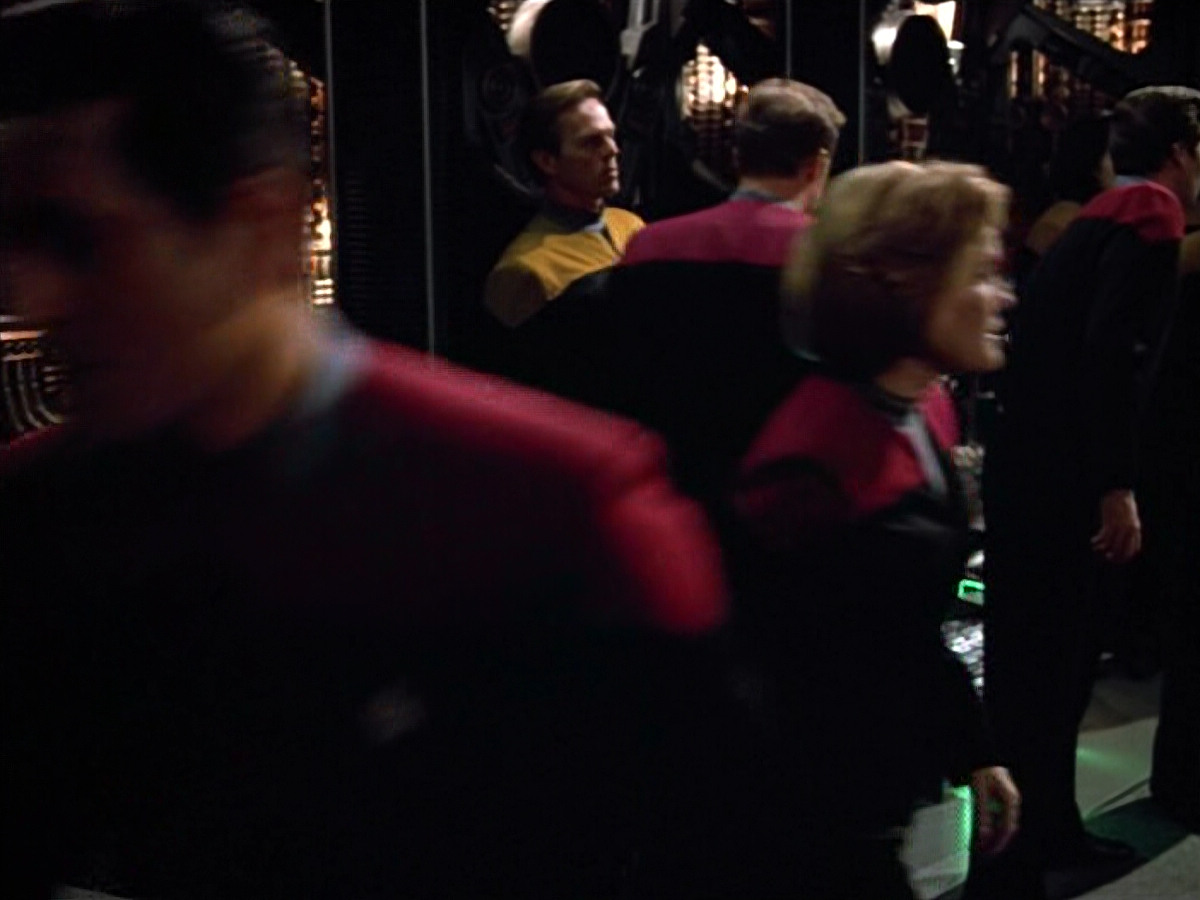 extant_StarTrek_VOY_4x13-WakingMoments_02371.jpg