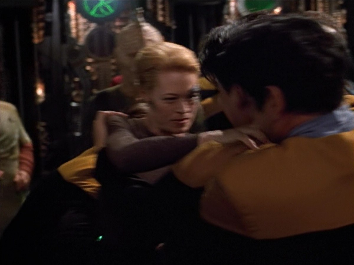 extant_StarTrek_VOY_4x13-WakingMoments_02373.jpg