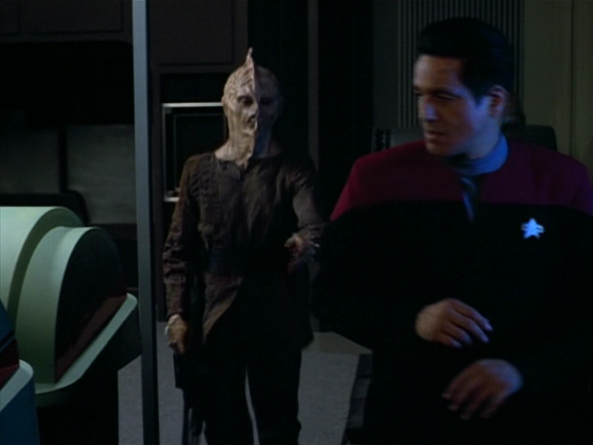 extant_StarTrek_VOY_4x13-WakingMoments_02414.jpg