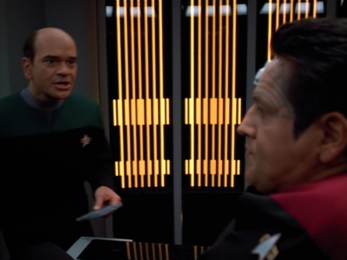 extant_StarTrek_VOY_4x13-WakingMoments_02431.jpg