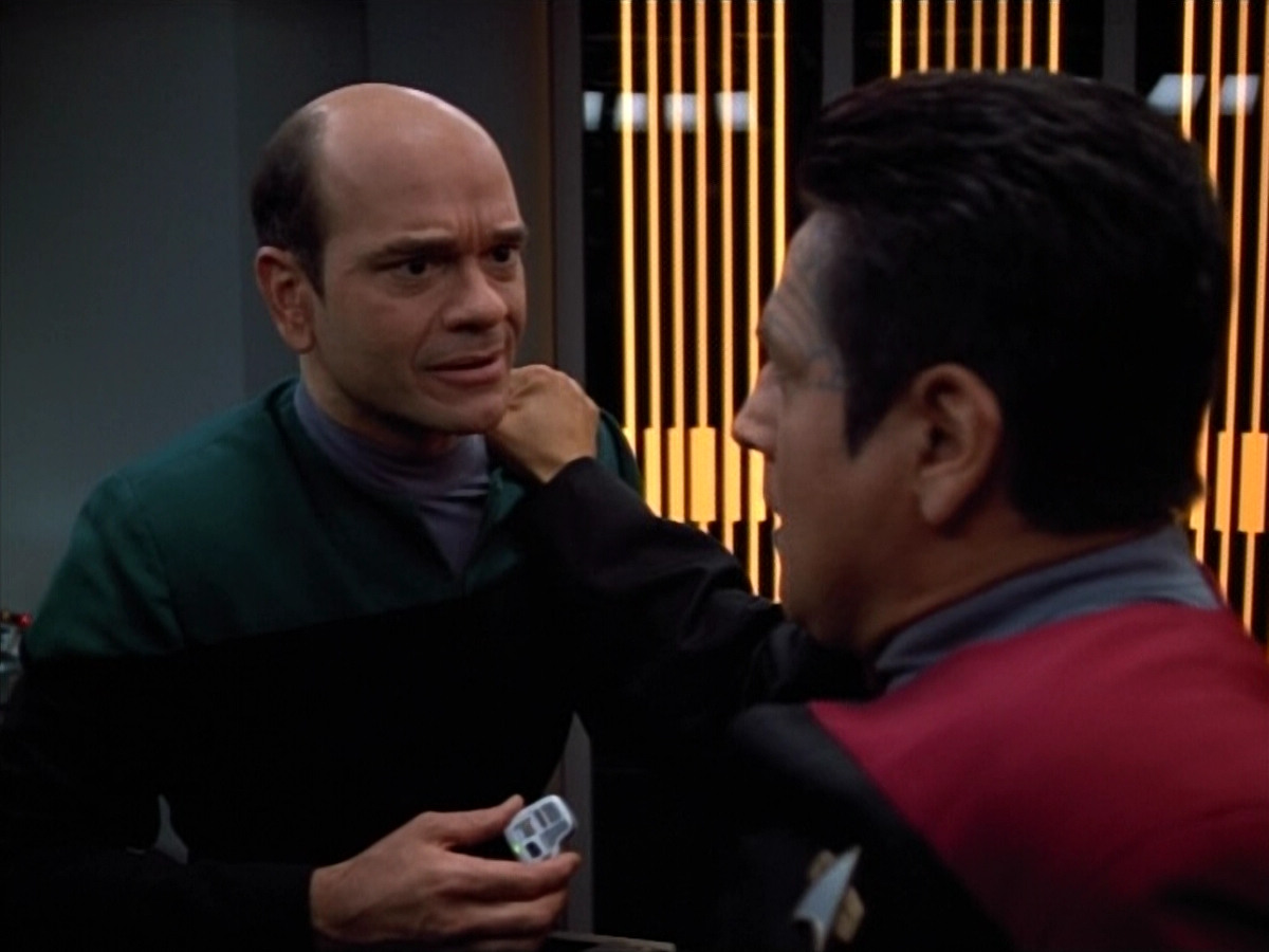extant_StarTrek_VOY_4x13-WakingMoments_02439.jpg