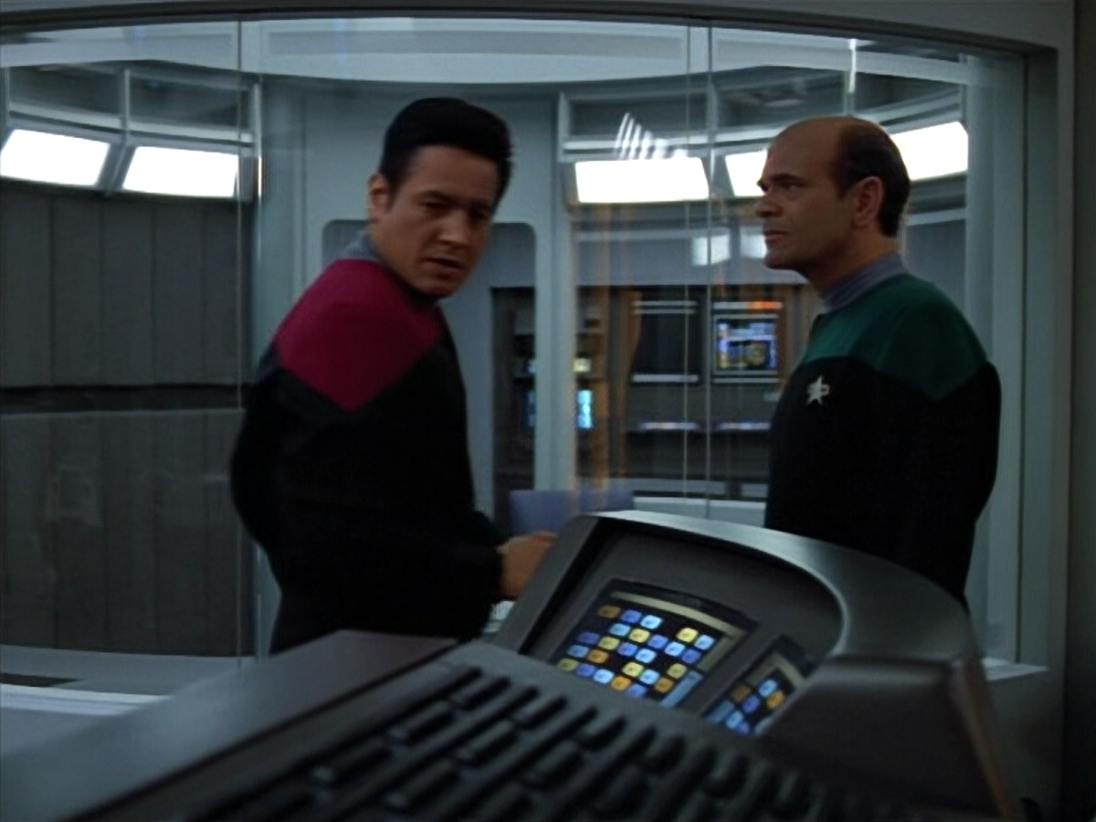 extant_StarTrek_VOY_4x13-WakingMoments_02459.jpg