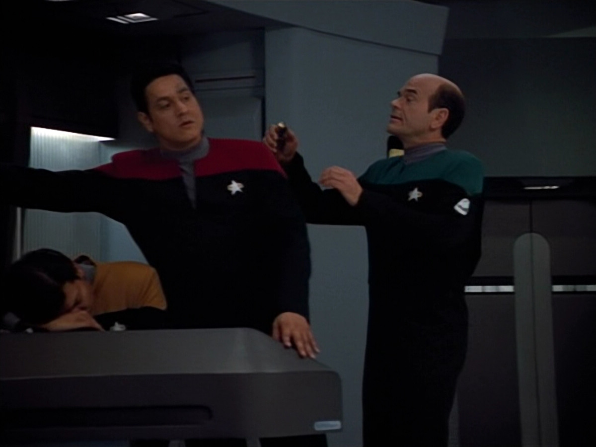 extant_StarTrek_VOY_4x13-WakingMoments_02677.jpg