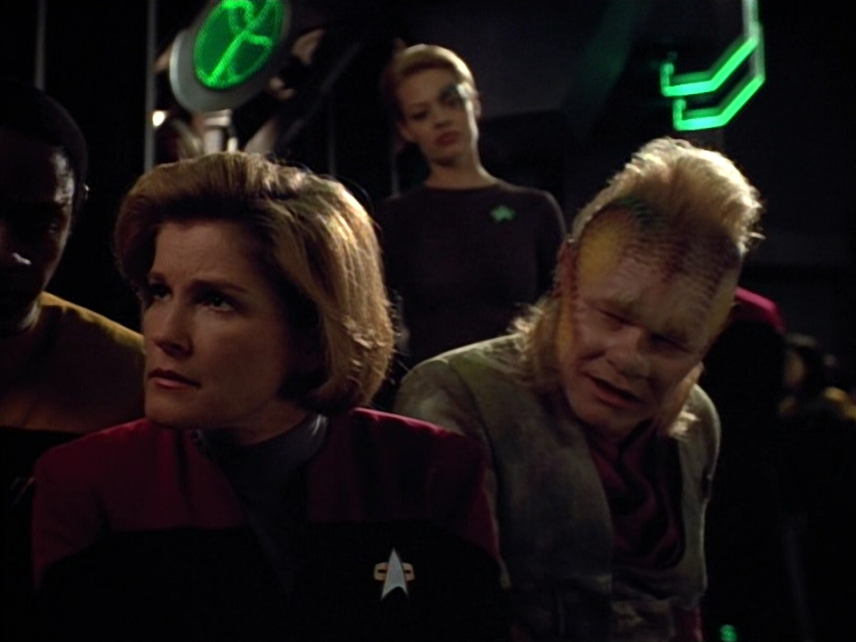 extant_StarTrek_VOY_4x13-WakingMoments_02722.jpg