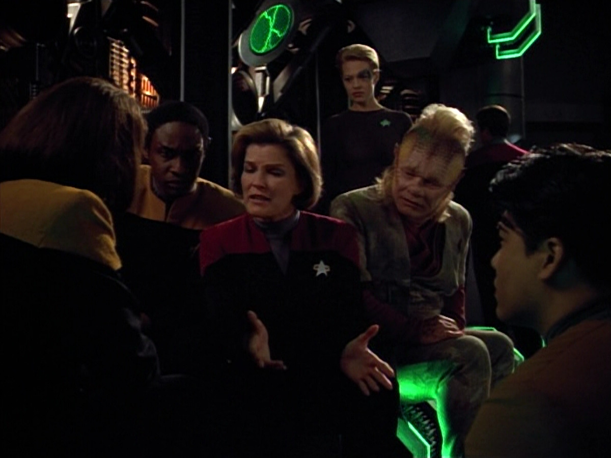 extant_StarTrek_VOY_4x13-WakingMoments_02732.jpg
