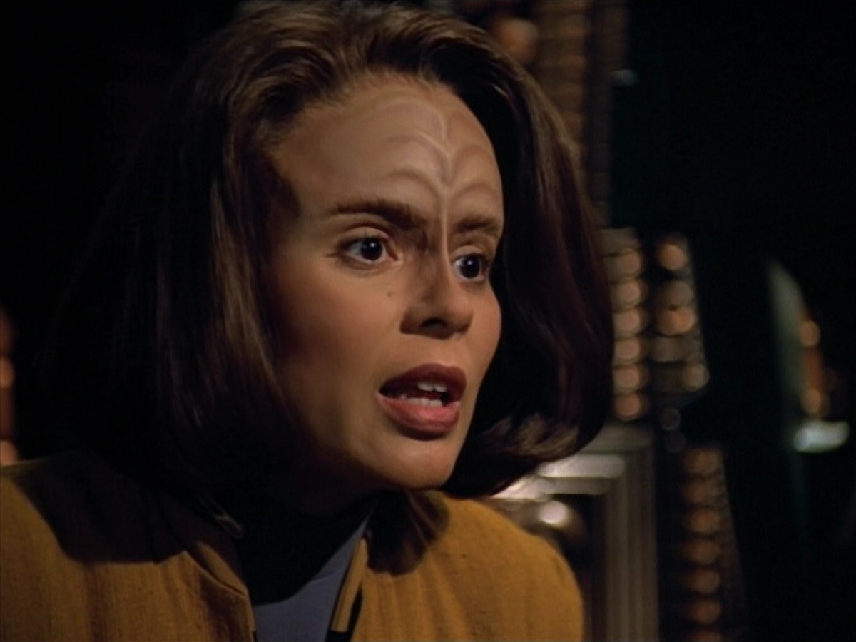 extant_StarTrek_VOY_4x13-WakingMoments_02740.jpg