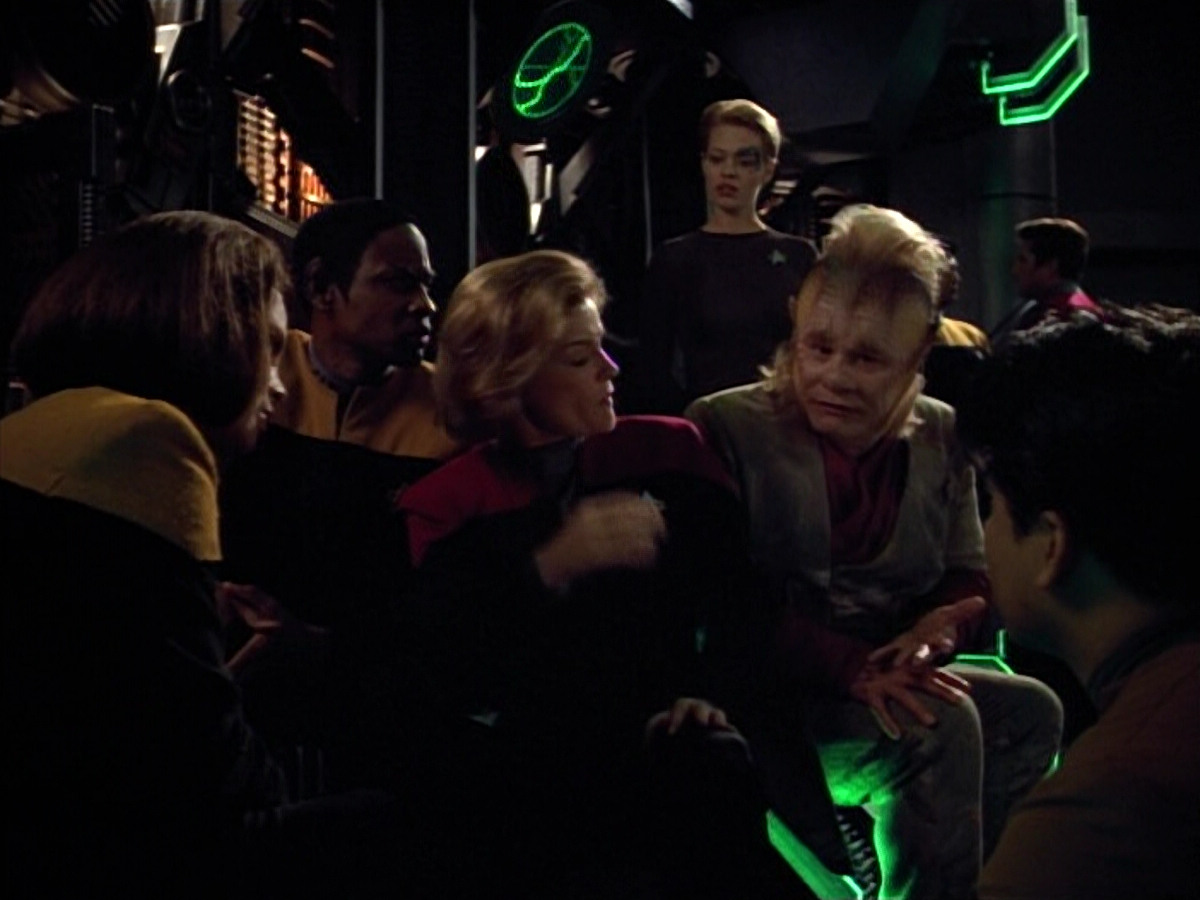 extant_StarTrek_VOY_4x13-WakingMoments_02830.jpg