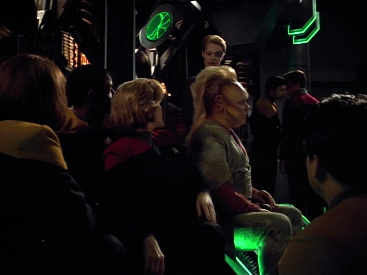 extant_StarTrek_VOY_4x13-WakingMoments_02840.jpg
