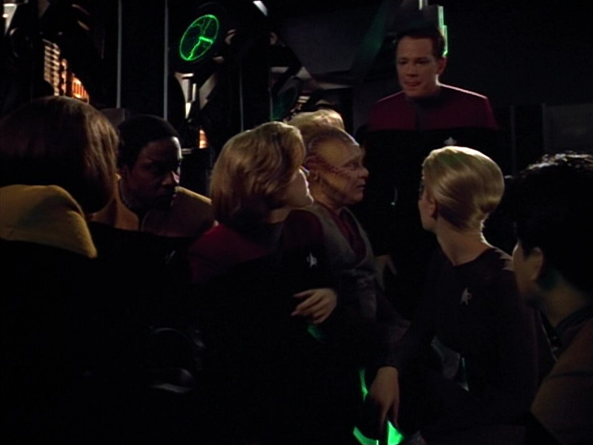 extant_StarTrek_VOY_4x13-WakingMoments_02871.jpg