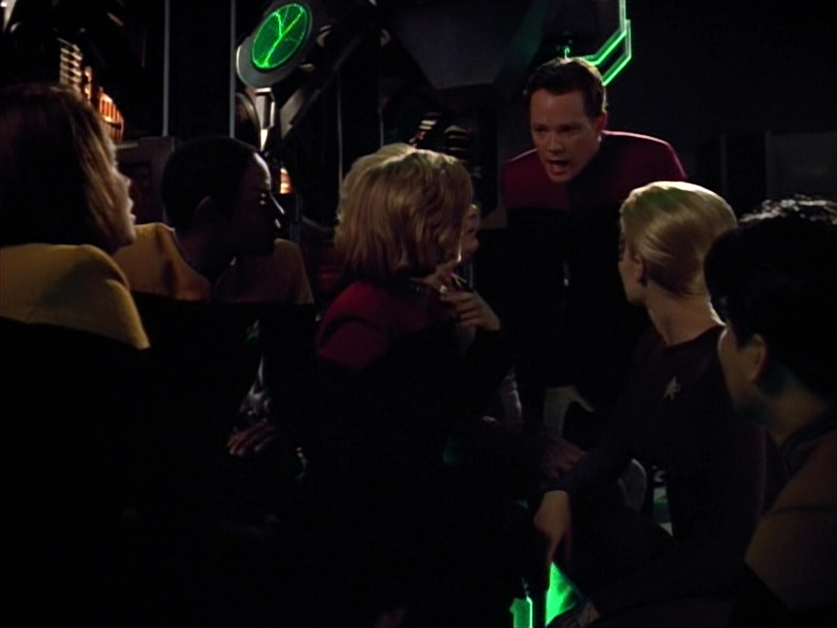 extant_StarTrek_VOY_4x13-WakingMoments_02872.jpg