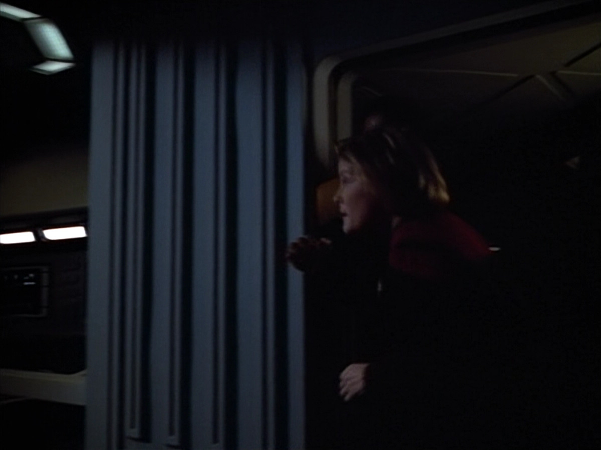 extant_StarTrek_VOY_4x13-WakingMoments_02894.jpg