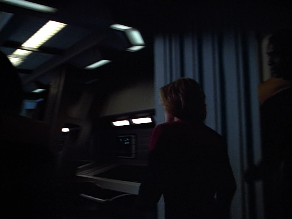 extant_StarTrek_VOY_4x13-WakingMoments_02895.jpg