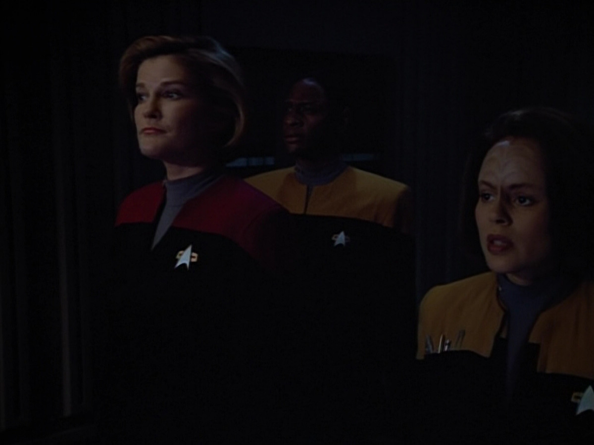 extant_StarTrek_VOY_4x13-WakingMoments_02899.jpg