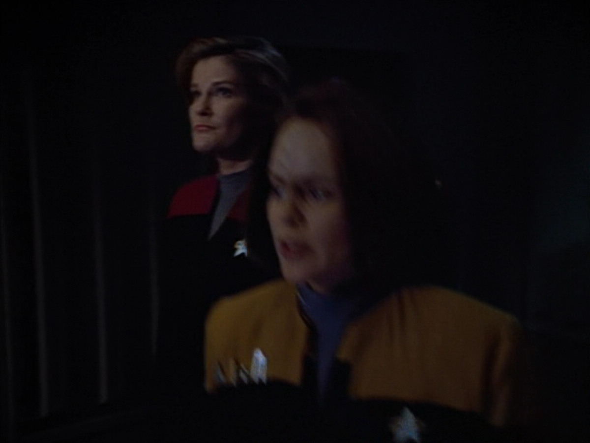 extant_StarTrek_VOY_4x13-WakingMoments_02900.jpg