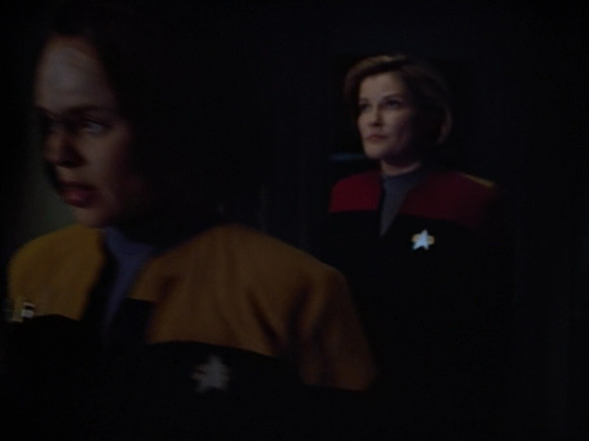 extant_StarTrek_VOY_4x13-WakingMoments_02901.jpg
