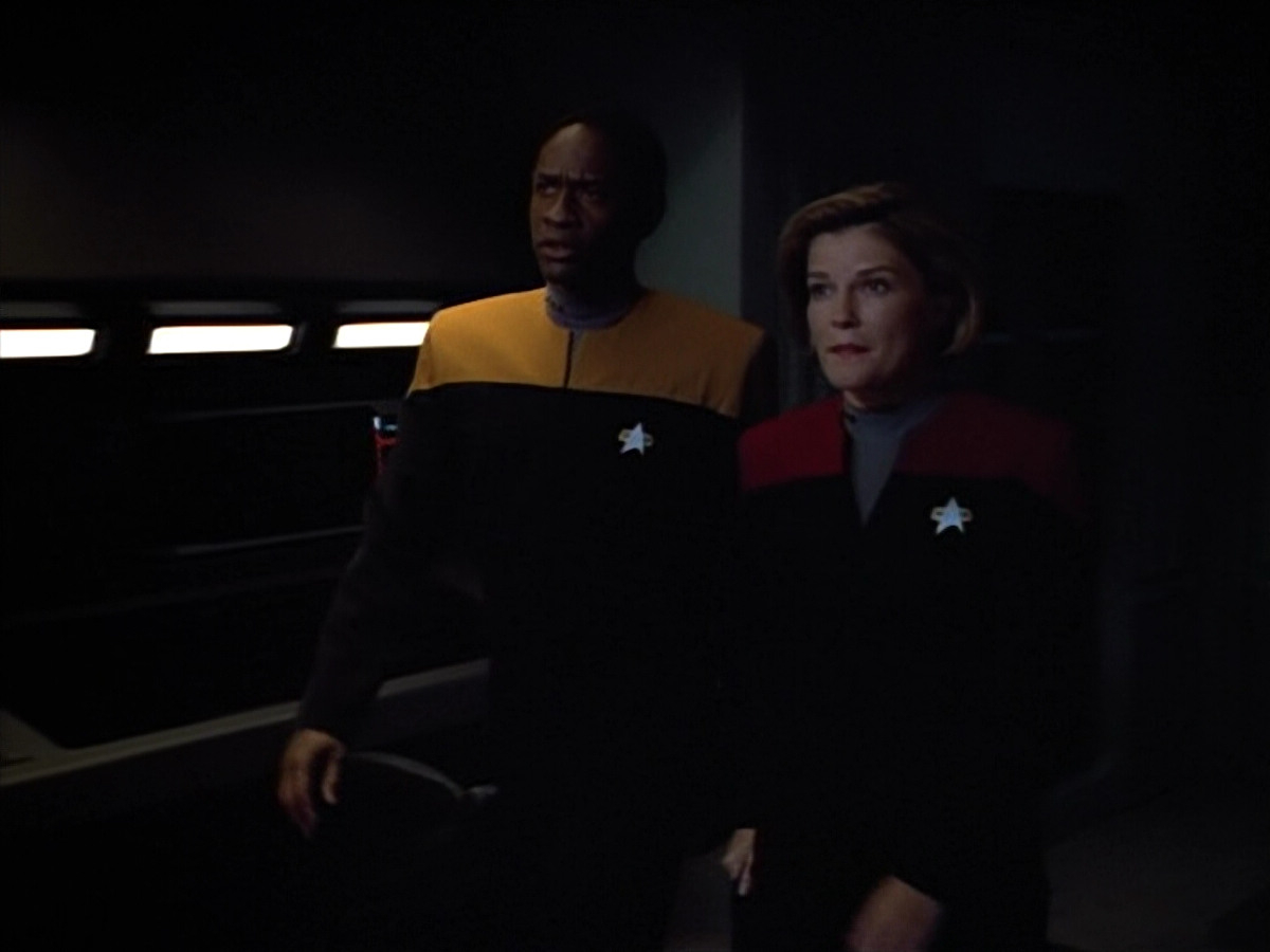 extant_StarTrek_VOY_4x13-WakingMoments_02904.jpg