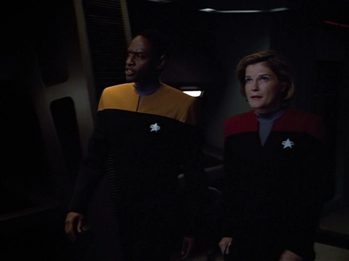 extant_StarTrek_VOY_4x13-WakingMoments_02906.jpg