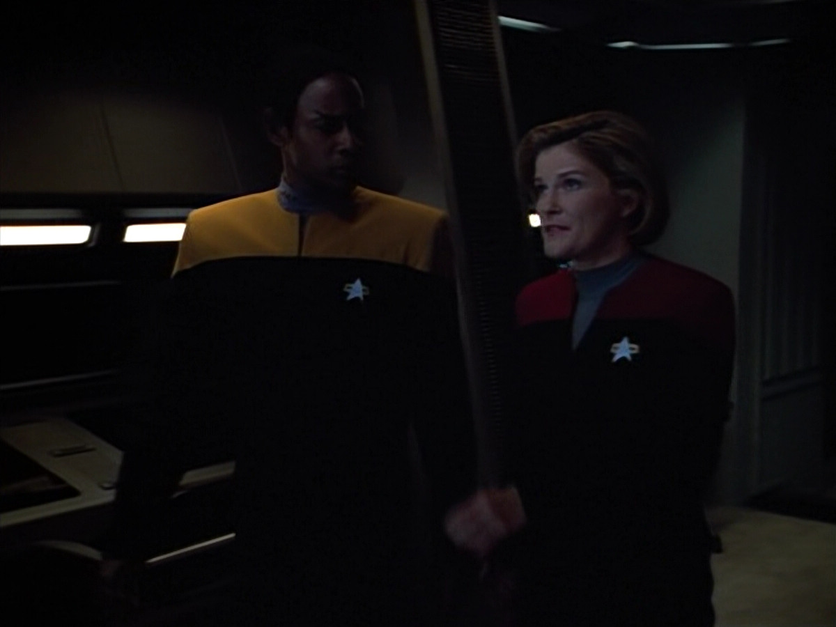 extant_StarTrek_VOY_4x13-WakingMoments_02908.jpg