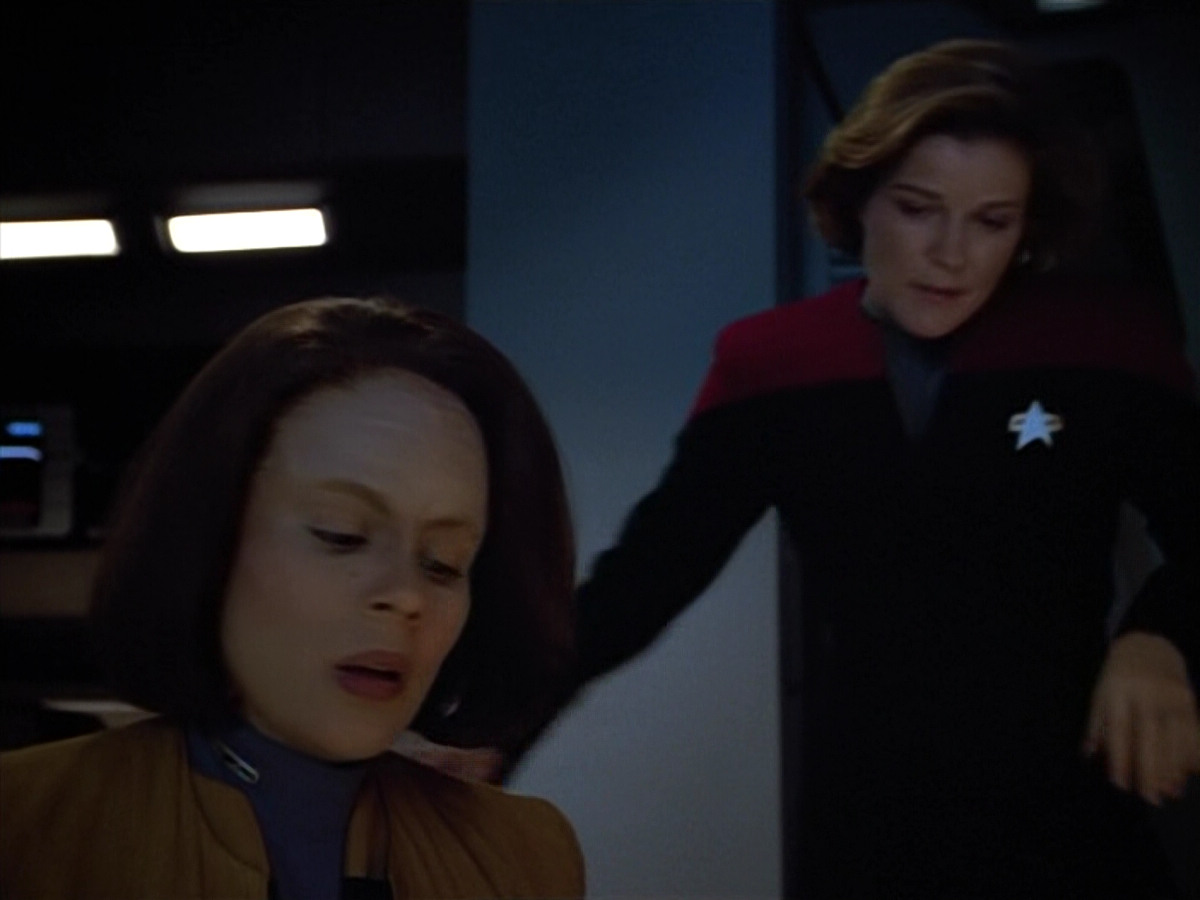 extant_StarTrek_VOY_4x13-WakingMoments_02913.jpg