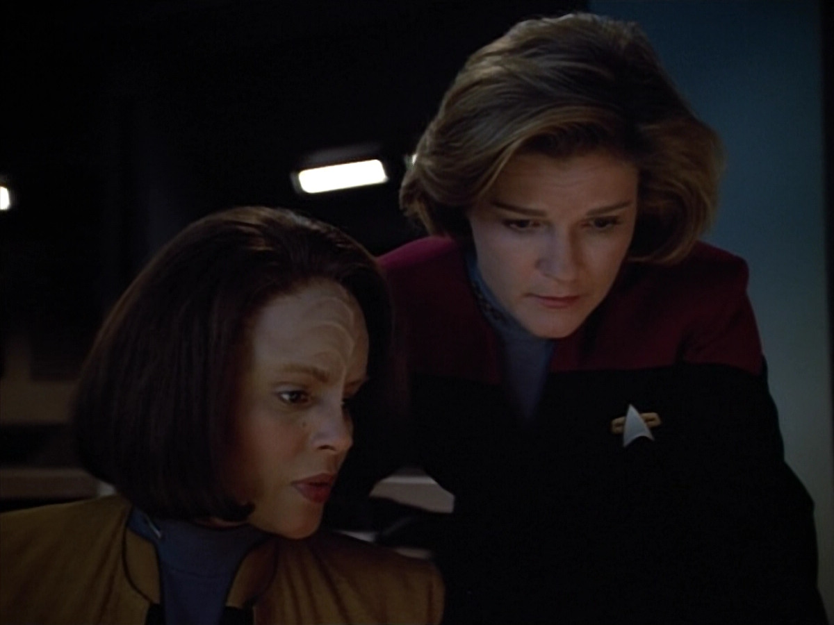 extant_StarTrek_VOY_4x13-WakingMoments_02922.jpg