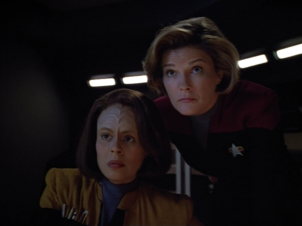 extant_StarTrek_VOY_4x13-WakingMoments_02933.jpg
