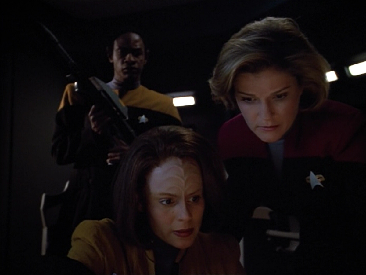extant_StarTrek_VOY_4x13-WakingMoments_02954.jpg