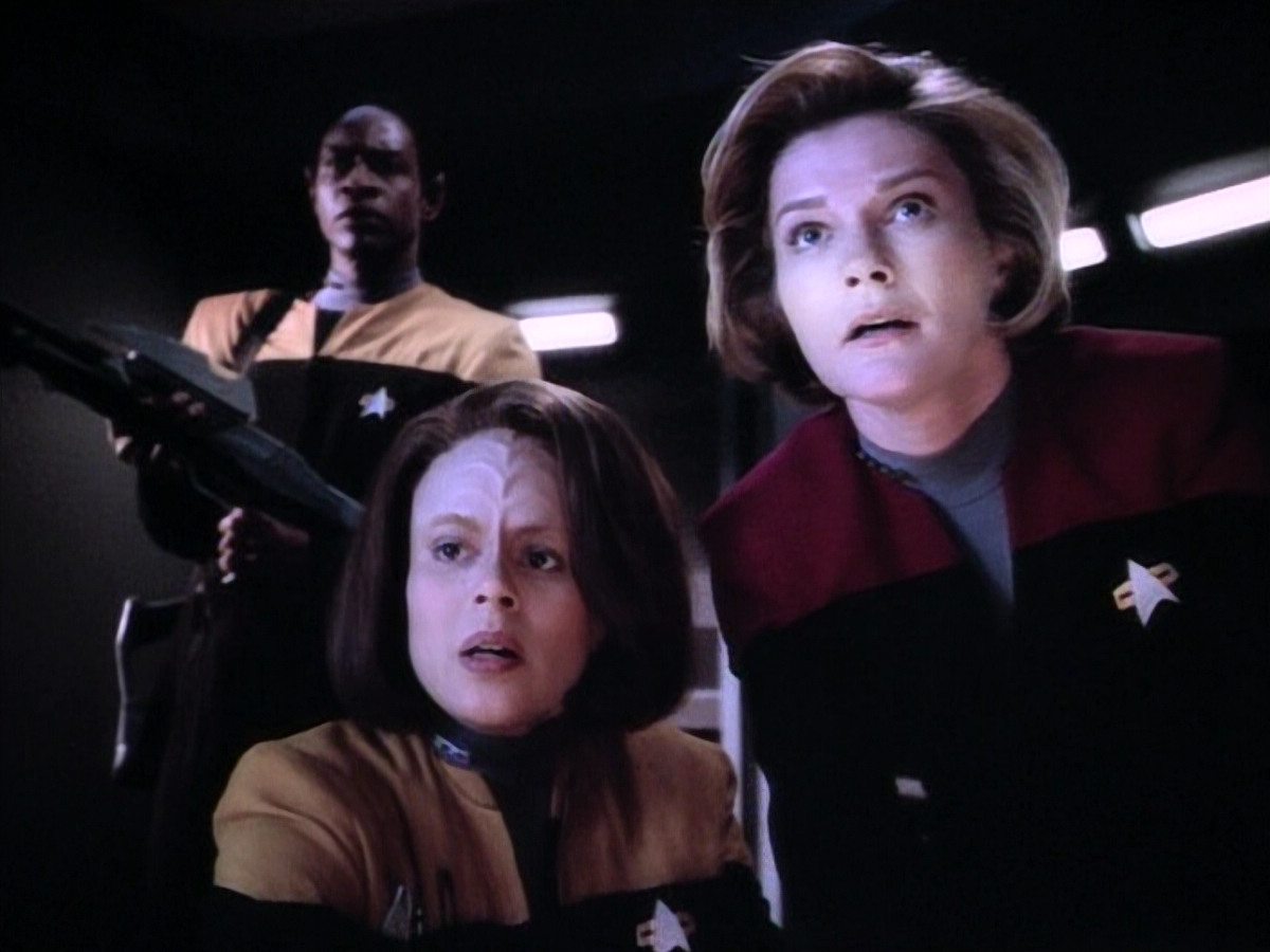 extant_StarTrek_VOY_4x13-WakingMoments_02960.jpg
