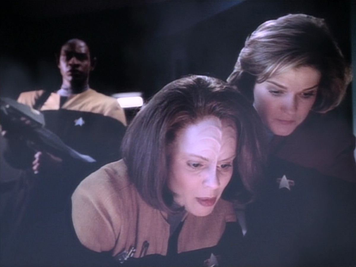 extant_StarTrek_VOY_4x13-WakingMoments_02964.jpg
