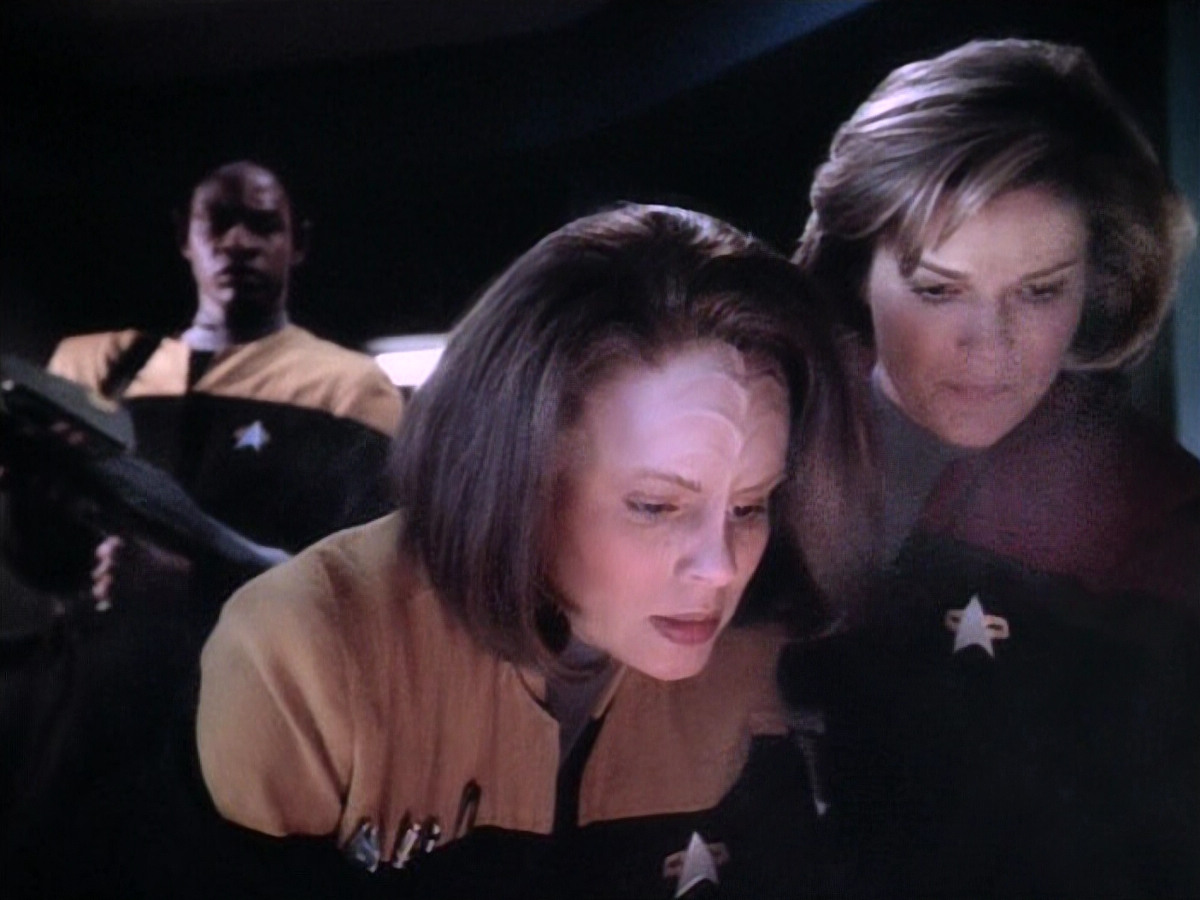 extant_StarTrek_VOY_4x13-WakingMoments_02970.jpg