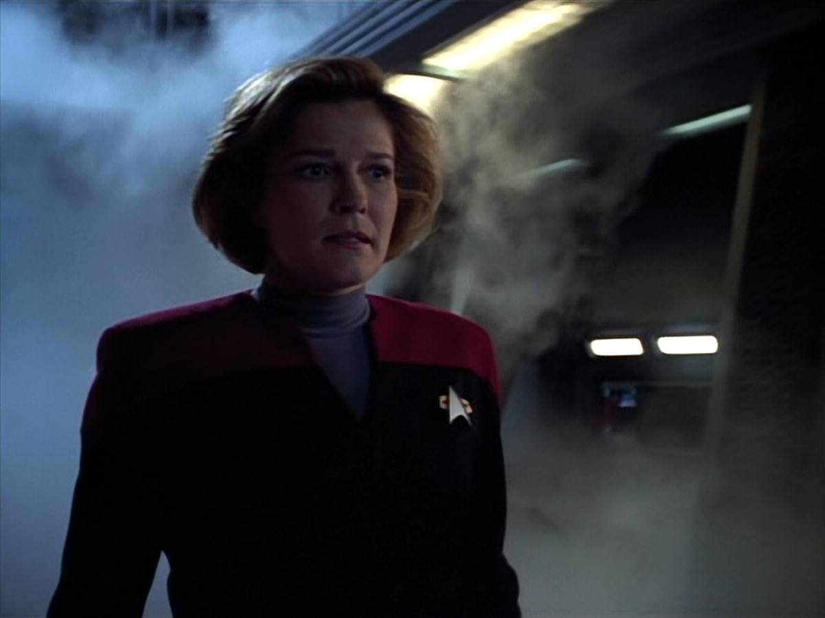extant_StarTrek_VOY_4x13-WakingMoments_02980.jpg