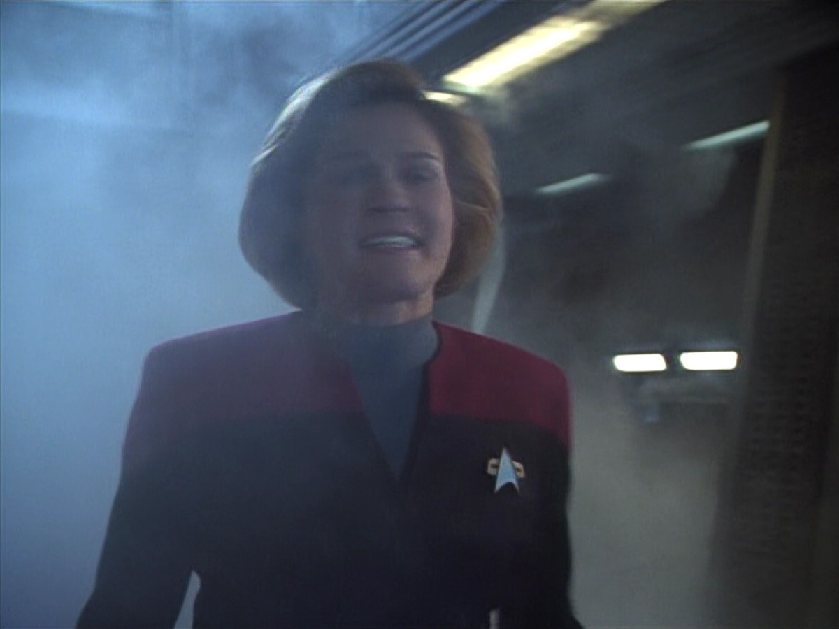 extant_StarTrek_VOY_4x13-WakingMoments_02984.jpg
