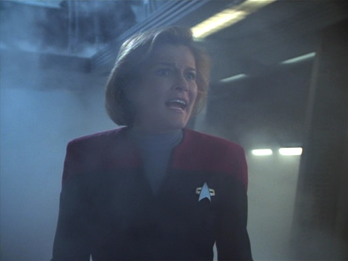 extant_StarTrek_VOY_4x13-WakingMoments_02988.jpg