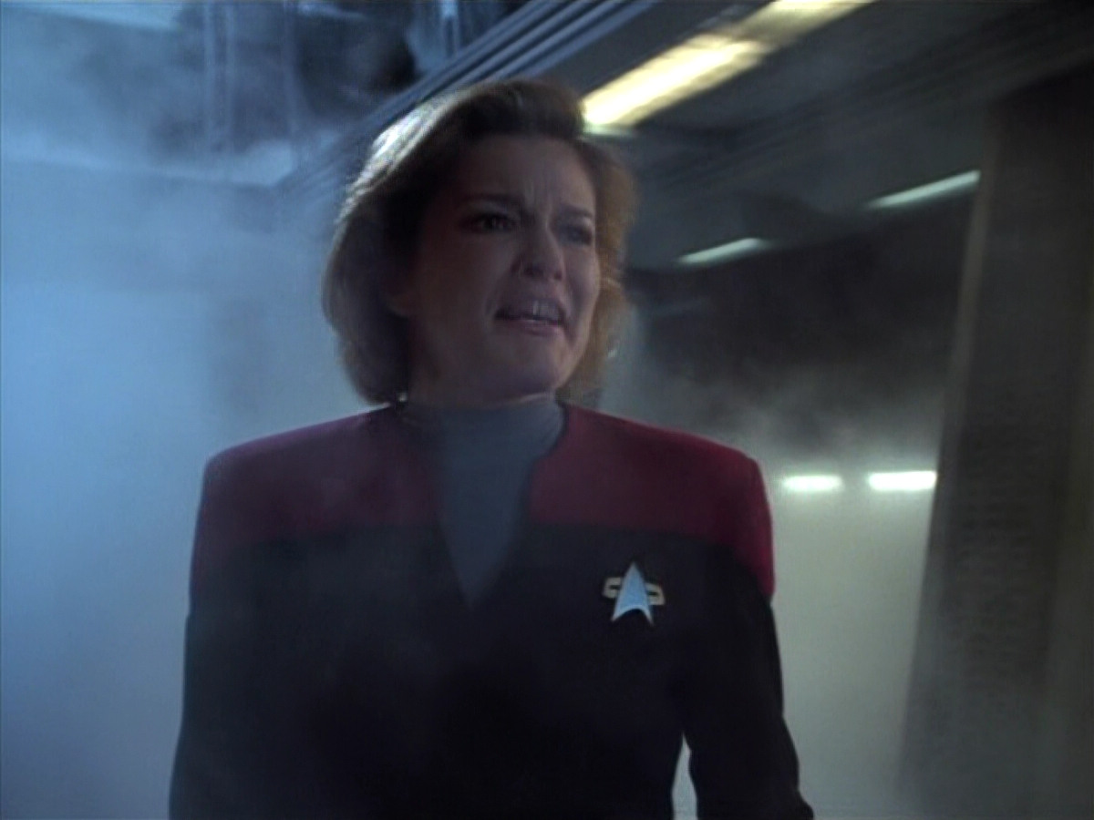 extant_StarTrek_VOY_4x13-WakingMoments_02991.jpg