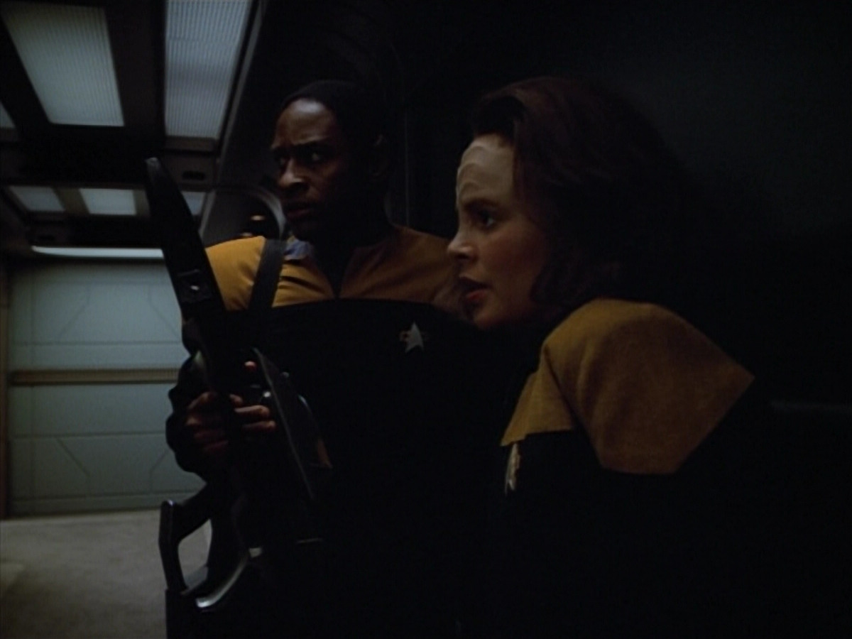 extant_StarTrek_VOY_4x13-WakingMoments_03014.jpg