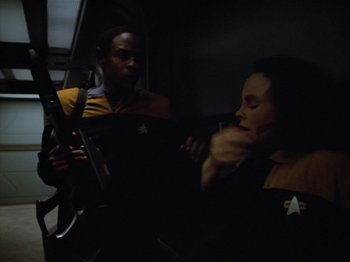 extant_StarTrek_VOY_4x13-WakingMoments_03020.jpg