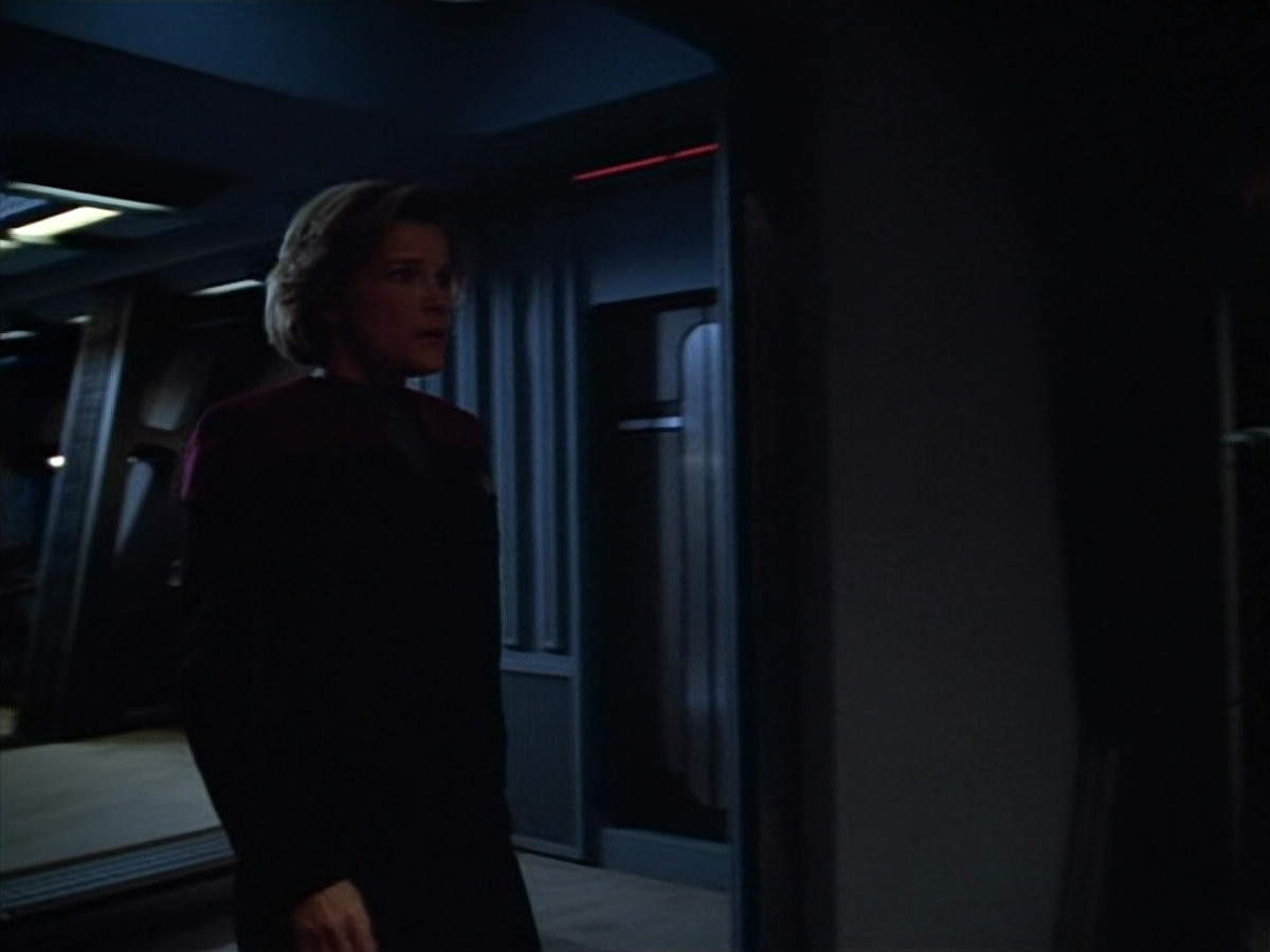 extant_StarTrek_VOY_4x13-WakingMoments_03026.jpg