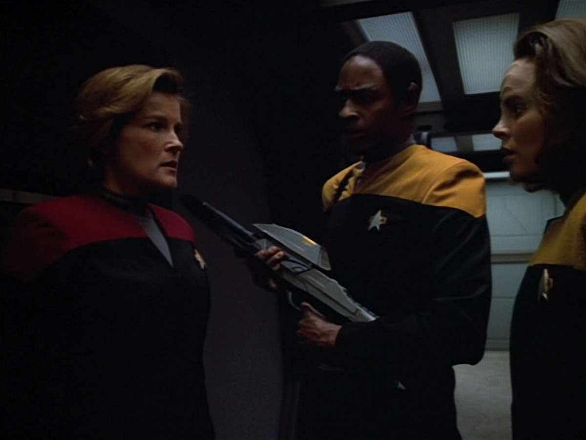 extant_StarTrek_VOY_4x13-WakingMoments_03029.jpg